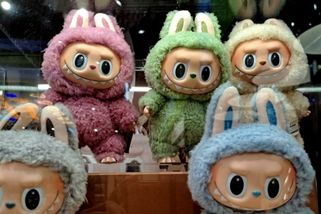 Labubu šílenství: Plyšák, který pobláznil svět. V Británii ho už nekoupíte!